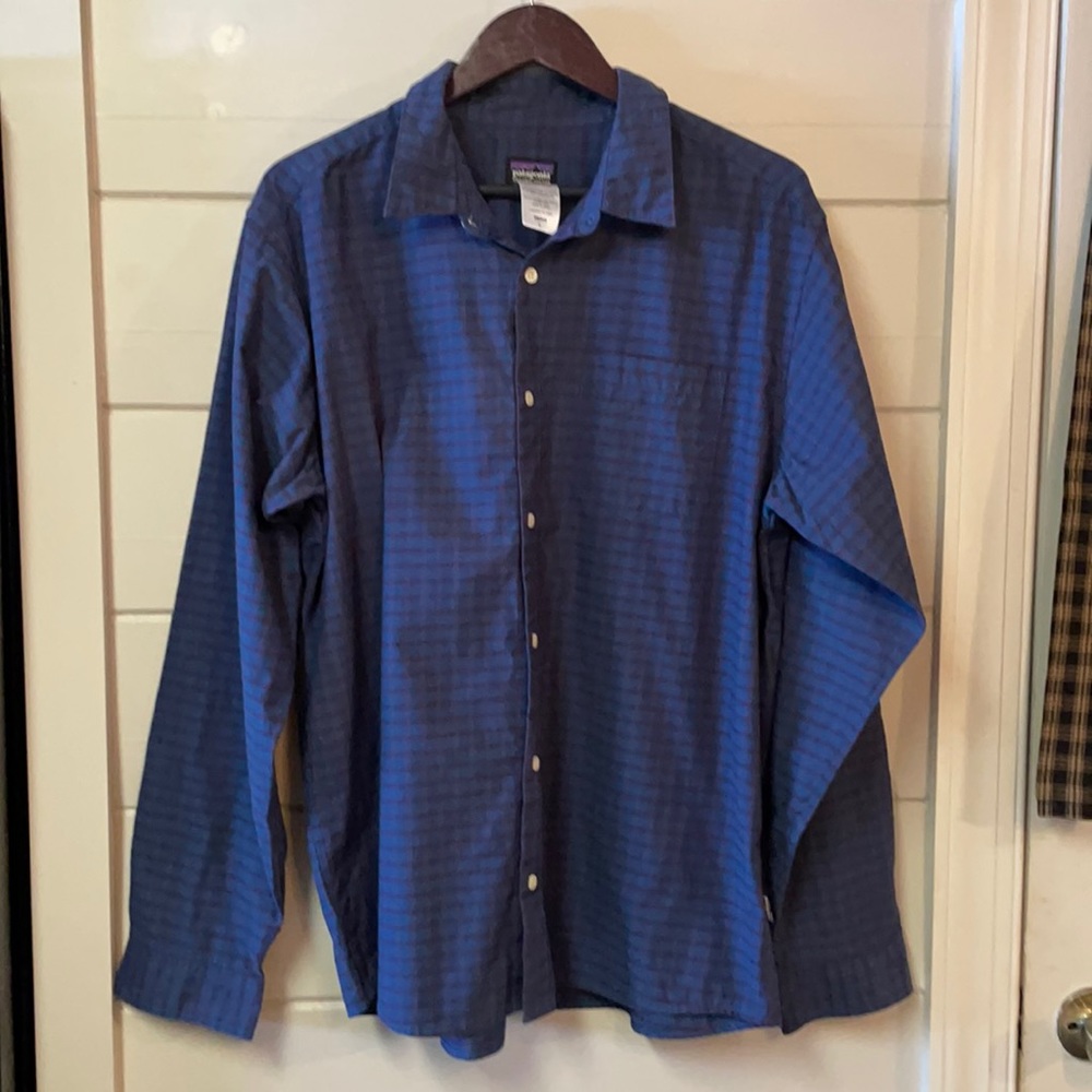Patagonia Long Sleeved Button Down Blue Shirt Size L.